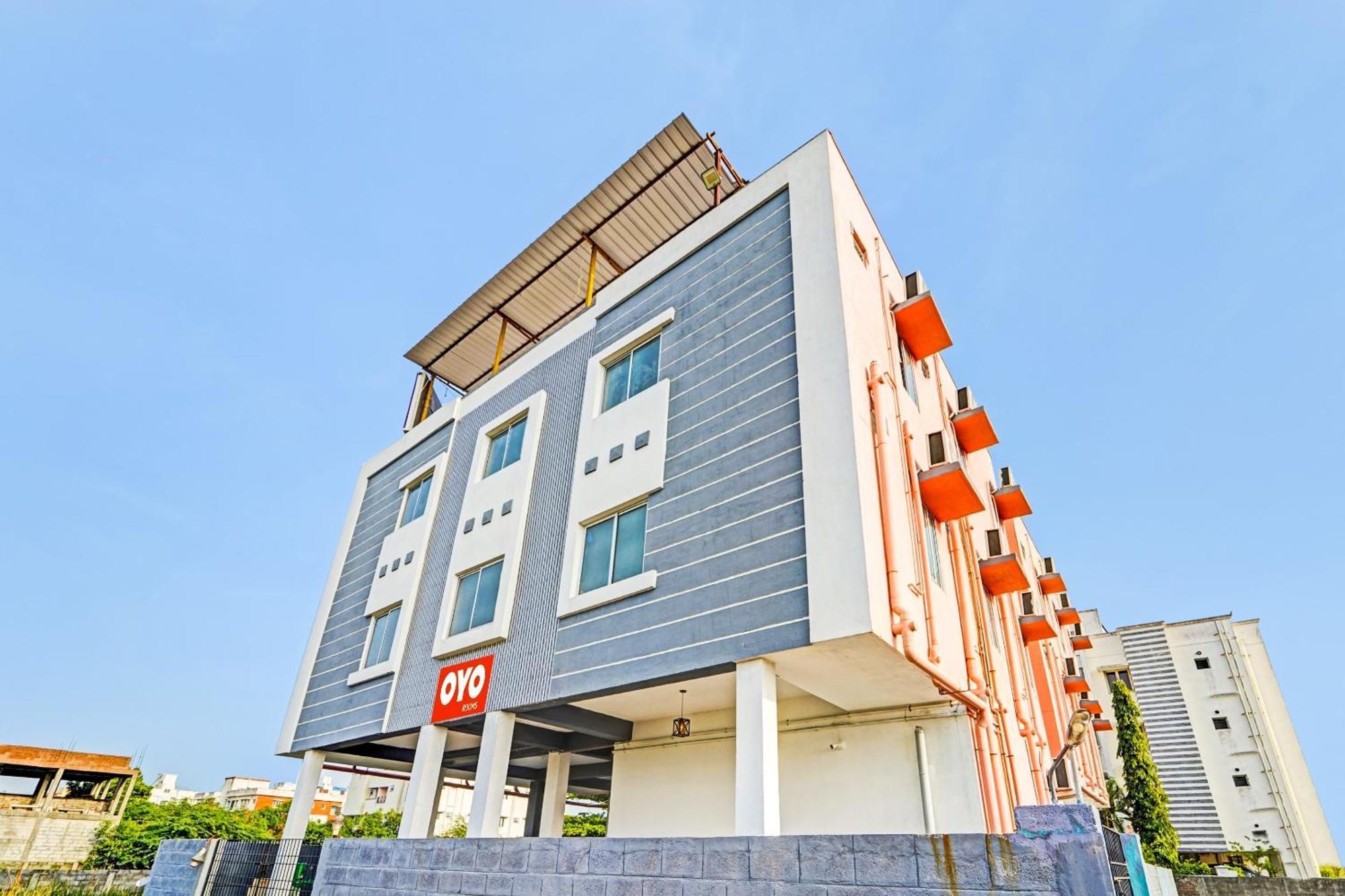 Hotel O Karapakkam, Chennai Exterior photo