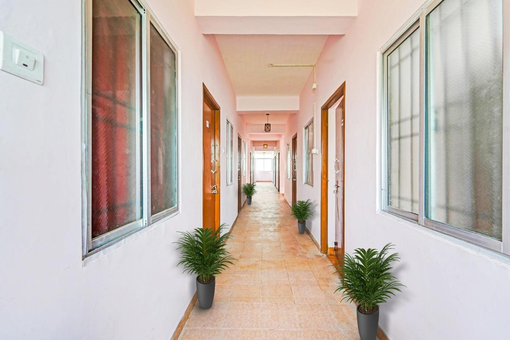 Hotel O Karapakkam, Chennai Exterior photo